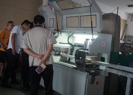 全自動(dòng)鋁型材切割機(jī) 全自動(dòng)鋁型材切割機(jī)